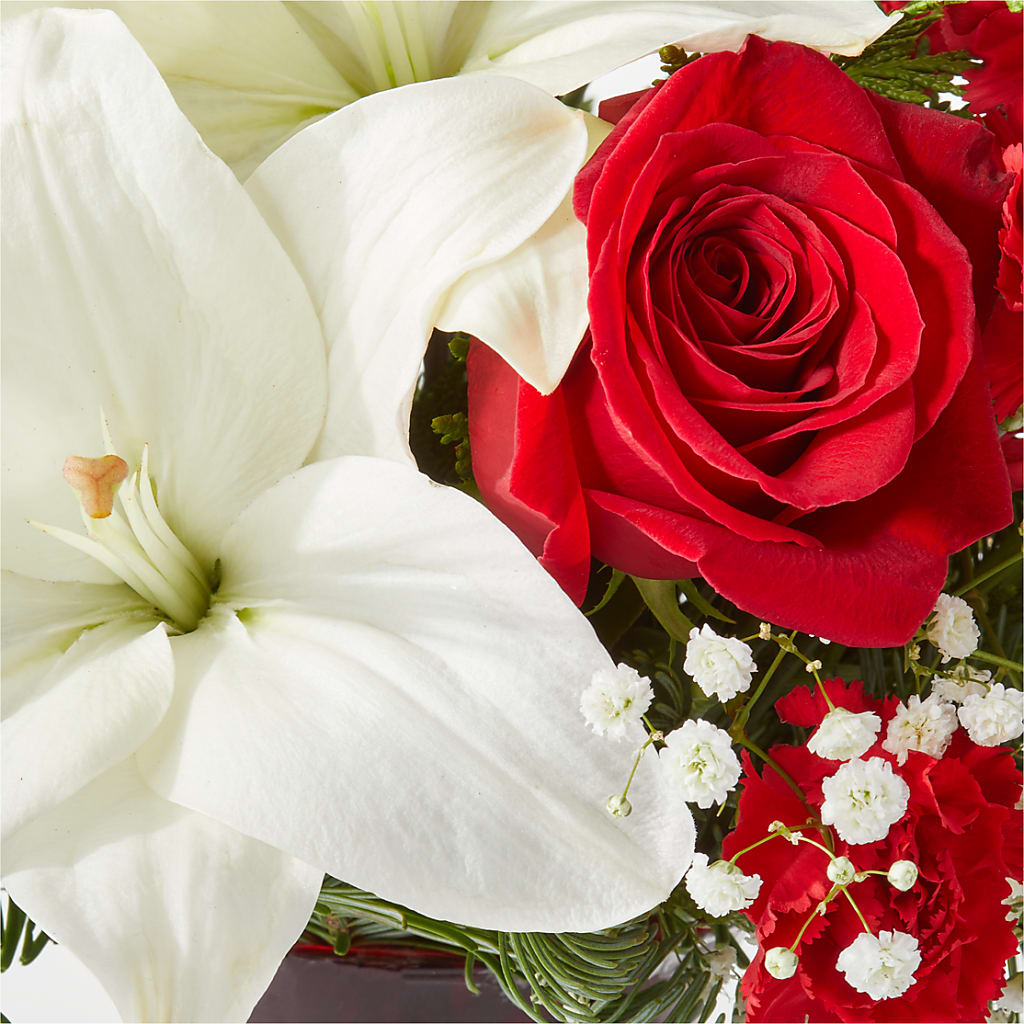 Holiday Season Bouquet –  The Shoppe At Wildflower Hill, Lampasas TX